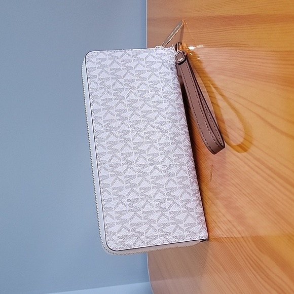 Michael Kors Jet Set Travel Large Continental Wallet, Vanilla - Picture 4 of 8